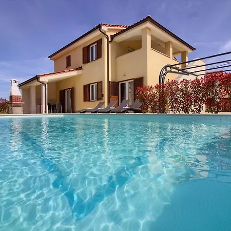 Mit Privatpool Fuer 20 Personen Ca 480 Qm In Banjole, Istrien Istrische Riviera *