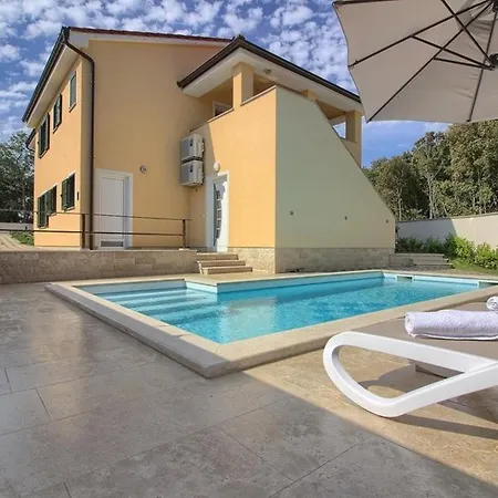 Mit Privatpool Fuer 20 Personen Ca 480 Qm In Banjole, Istrien Istrische Riviera Nyaraló Banjole