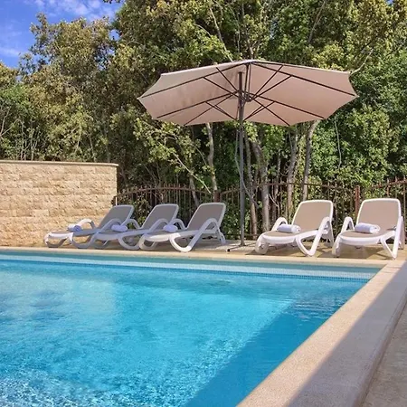 Mit Privatpool Fuer 20 Personen Ca 480 Qm In Banjole, Istrien Istrische Riviera Nyaraló *