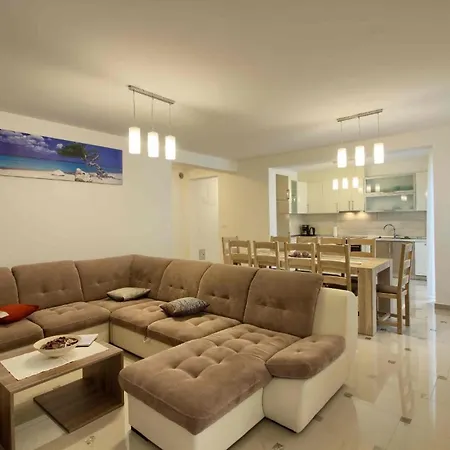 Mit Privatpool Fuer 20 Personen Ca 480 Qm In Banjole, Istrien Istrische Riviera * Banjole