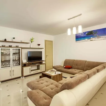 Mit Privatpool Fuer 20 Personen Ca 480 Qm In Banjole, Istrien Istrische Riviera