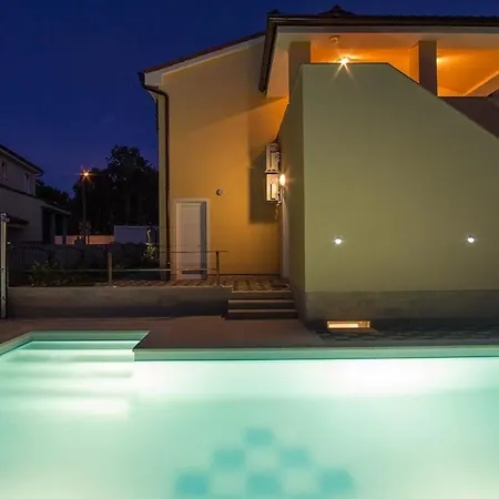 Mit Privatpool Fuer 20 Personen Ca 480 Qm In Banjole, Istrien Istrische Riviera Banjole