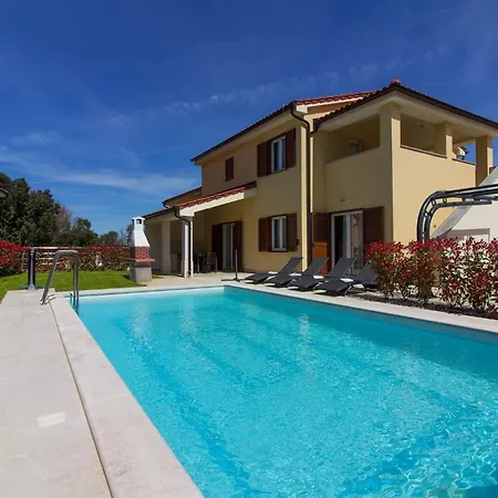 Mit Privatpool Fuer 20 Personen Ca 480 Qm In Banjole, Istrien Istrische Riviera